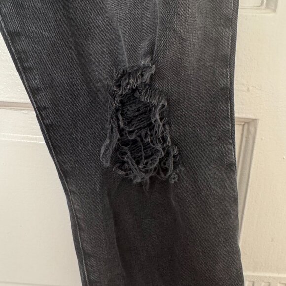 GOOD AMERICAN Black Distressed / Ripped Straight Skinny Jeans - 10/30 - Picture 2 of 9
